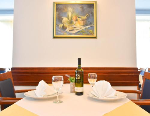 餐廳, 阿德里亞酒店 (Hotel Adria) in 加廸納