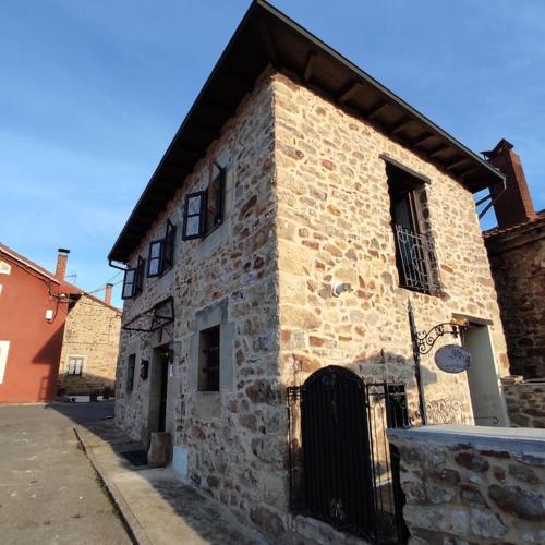 La casa de la Tina in Santa María de Nava