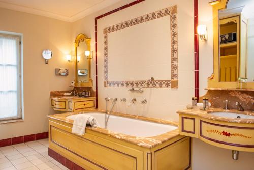 room detail thumbnail 2