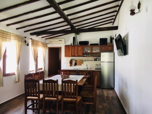 Kitchen, Вила Вълнара in Sredets