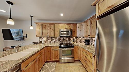 One Bedrooms At Snowbird Condos Slopeside - Free Wifi & Assigned Parking! - image 11