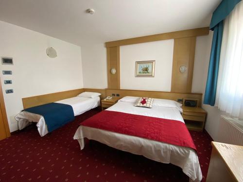 2 queen beds