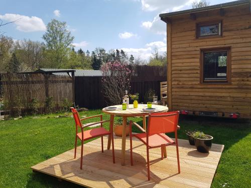 Balcony/terrace, Zirbenholz Tiny House "Waldhauszeit" am See in Mucke