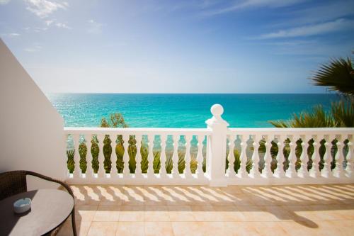 Habitación Doble Deluxe con balcón y vistas al mar