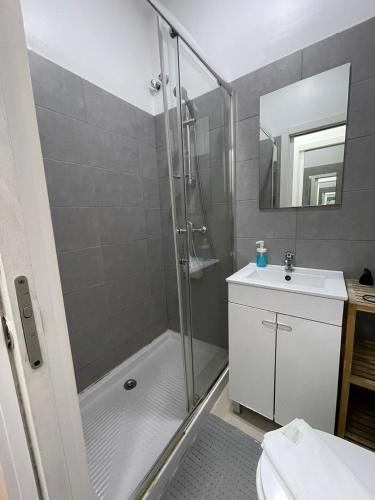 Antique M1 R1 - Amazing Double Room with shared Bathroom in Marques Pombal 2
