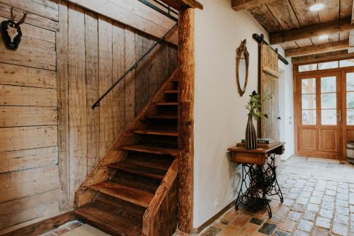 Pintu masuk, Kalēju ielas rezidence: Talsu vecpilsētas pērle (Kaleju ielas rezidence: Talsu vecpilsetas perle) in Talsi