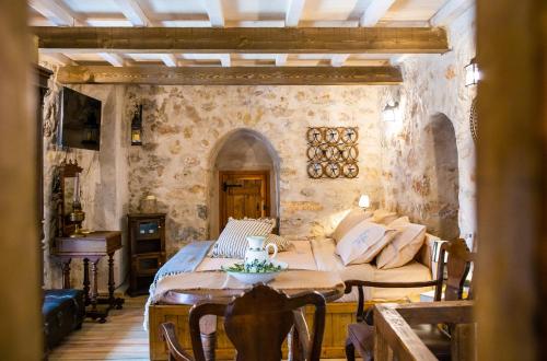 Dandy Villas Mani - Old Tower House - Fireplace - Pool in 哥伊塔瑪尼拉高尼亞