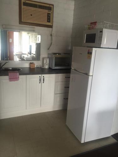 ห้องครัว, โธมัส ลอดจ์ โมเต็ล (Thomas Lodge Motel) in โทคัมวาล