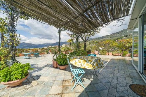  Aurelia Panoramic Seaside Apartment in Zoagli