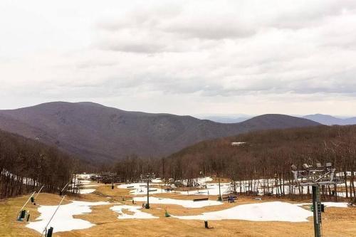 Diamond Adventure Slope Side with Foosball and Arcade at Wintergreen Resort