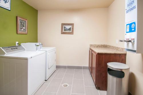 Quality Inn Alpine - image 3