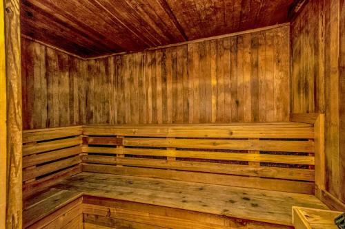 Ocean View Studio Landmark 907 - image 10