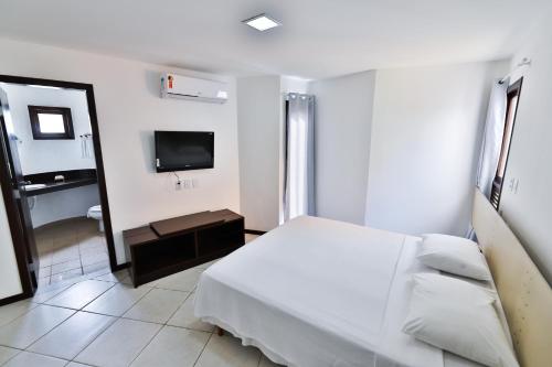 1 double bed, 2 twin beds