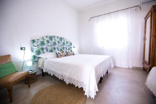 1 queen bed, 1 twin bed