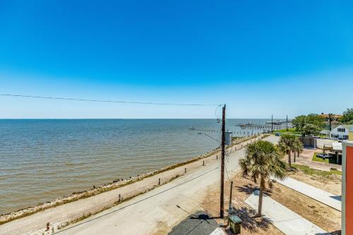 All Bay, No Work in Bacliff, USA