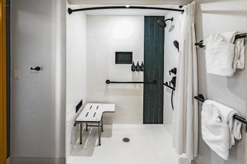 King Room with Mobility Accessible Roll In Shower - Non-Smoking