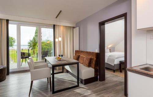 Executive Apartment (pets allowed)