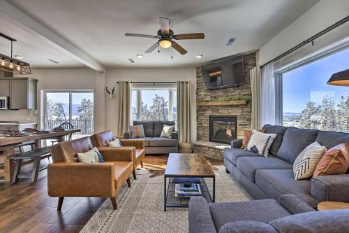 NEW! Modern Getaway w/ Hot Tub: Ski, Hike & Bike! in Fraser, Vereinigte Staaten von Amerika