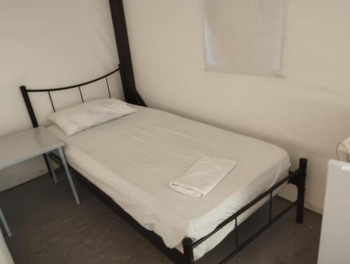 1 double bed, 1 twin bed
