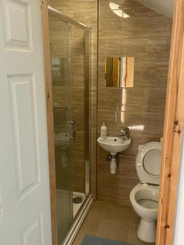 Fürdőszoba, White house in Perry Common