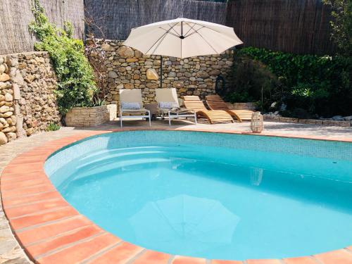 Le Mas des Alberes Piscine privative proche mer et Collioure, climatisation, parking ,WiFi gîte à louer Montesquiu d'Albera