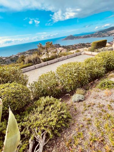 Bastidon pour 6 personnes vu Mediterranee Ref villa Plein Soleil in Sainte-Guitte