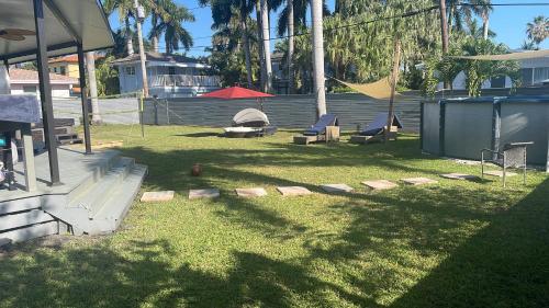 SuperVilla - 3BR 2BA - Jacuzzi and Pool - Walk to beach in Hollywood, USA