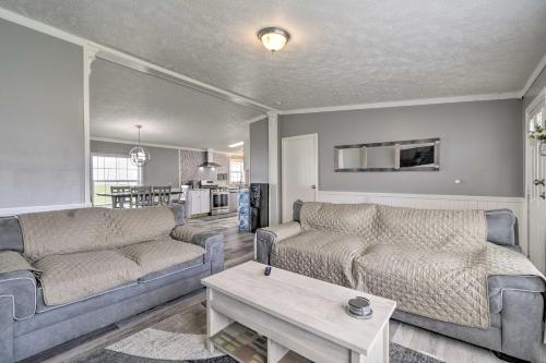 Chic Seneca Falls Home on Cayuga Wine Trail! in Seneca Falls, USA