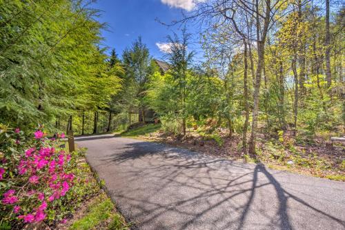 Dreamy Dahlonega Cabin with Deck and Fireplace!