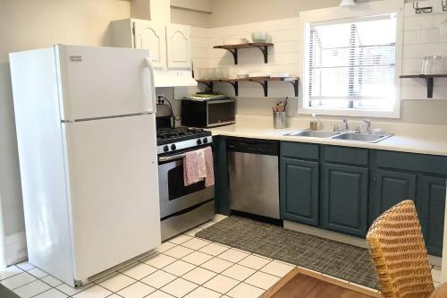 Kitchen, 1266 Monroe Dr 2 in Morningside-Lenox Park