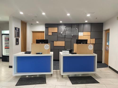 홀리데이 인 익스프레스 호텔 & 스위트 로건스포트 바이 IHG - 숙소 외관