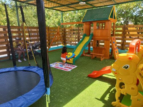 kinderspeeltuin, Cabañas Atahualpa (Cabanas Atahualpa) in Pica