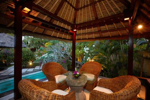 ヴィサカ サヌール バイ プリ シグネチャーズ