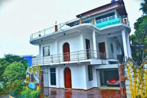 Hotel In Kandy Near By Lake Sleeps 38 — Hotel in Kandy