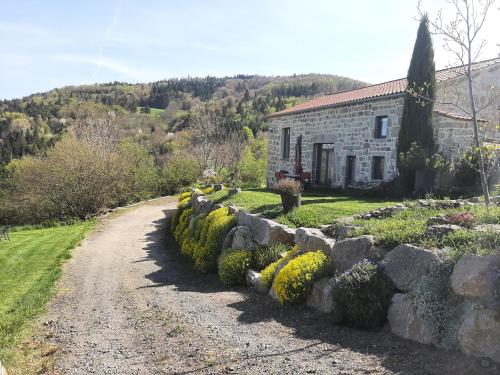 Entre ruralité et modernité gîte à louer Verrières-en-Forez