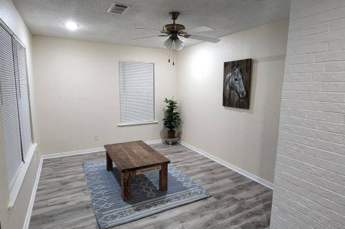 Létesítmények, Modern 10 Acre Horse Ranch-Walk to Lake Ray Robert in Pilot Point (TX)