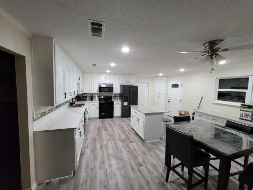 Konyha, Modern 10 Acre Horse Ranch-Walk to Lake Ray Robert in Pilot Point (TX)