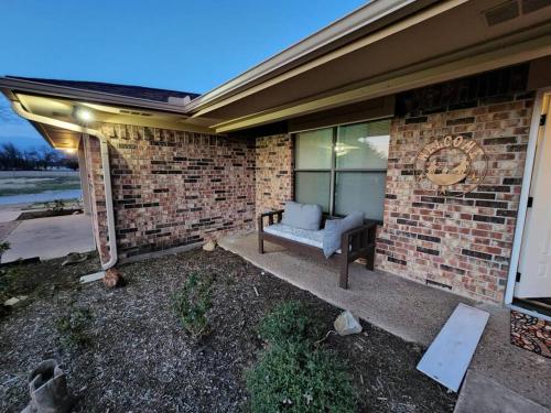 Létesítmények, Modern 10 Acre Horse Ranch-Walk to Lake Ray Robert in Pilot Point (TX)