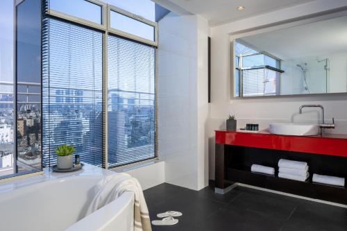 room detail thumbnail 2