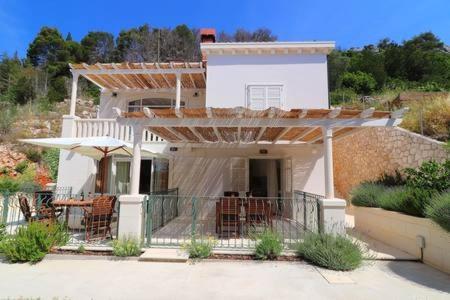 Apartments Seafront Silence, Trstenik