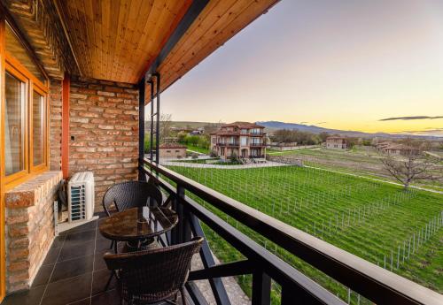 شرفة/ تراس, Schuchmann Wines Château,Villas & SPA (Schuchmann Wines Chateau,Villas & SPA) in تيلافي