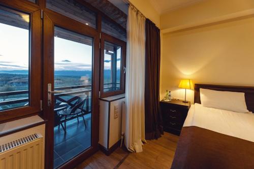 شرفة/ تراس, Schuchmann Wines Château,Villas & SPA (Schuchmann Wines Chateau,Villas & SPA) in تيلافي