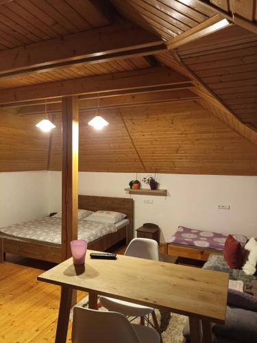 1 double bed, 1 twin bed