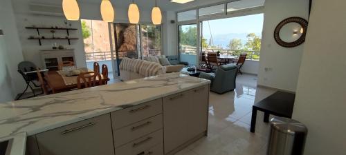 주방, Atlas By Sea Apartment in 오아시스 (로우트라키 페라코라)