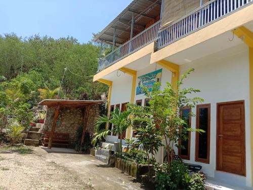 Tarsan Homestay near Komodo Airport