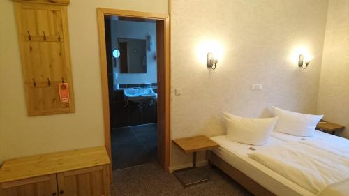 2 twin beds