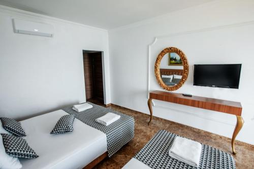 Kristal Beach Hotel - image 12