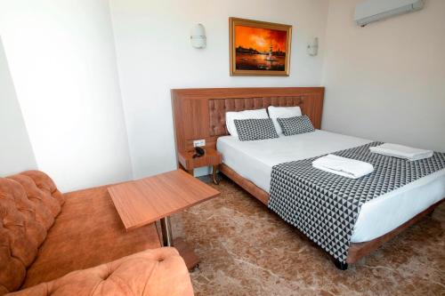 Kristal Beach Hotel - image 9