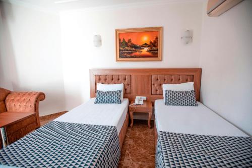 Kristal Beach Hotel - image 10