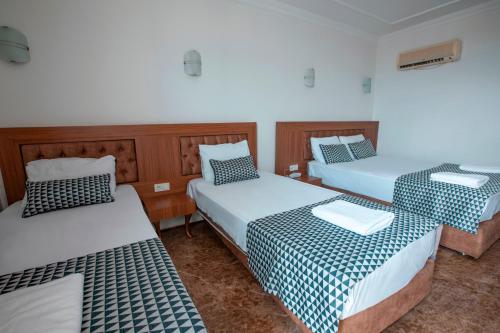 Kristal Beach Hotel - image 7